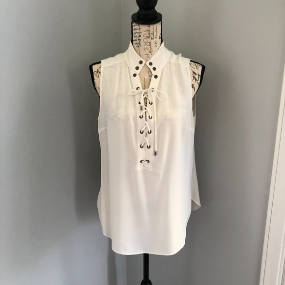 Sleeveless Tie-up Blouse - Picture 3 of 9